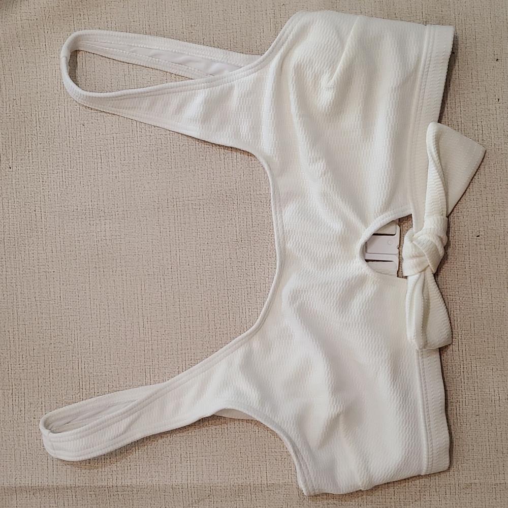 NWOT Peek & Beau white bikini top with bow